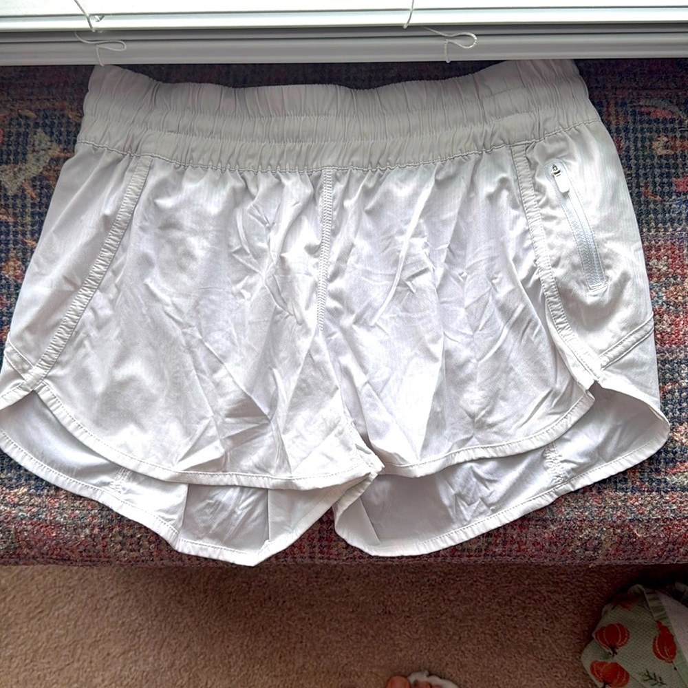 Lululemon Tracker Short V *4” White Size 10